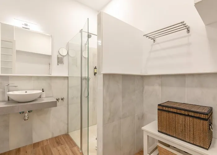 Green-apartments Mansion Blue Catedral Seville